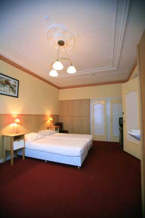 Comfort double with private facilities (bath and shower), and breakfast